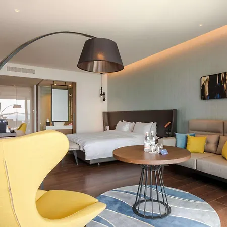 Radisson Blu Hotel, 5* Larnaca