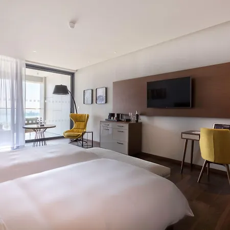 Radisson Blu Hotel, מלון 5*