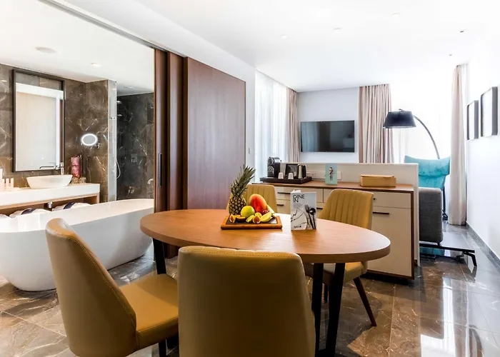 Radisson Blu Hotel, Hotell Larnaca