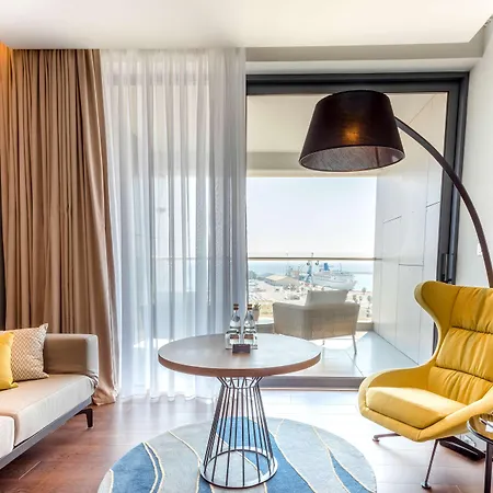 Radisson Blu Hotel, 拉纳卡
