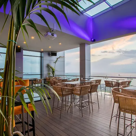 Radisson Blu Hotel, 5* Larnaca