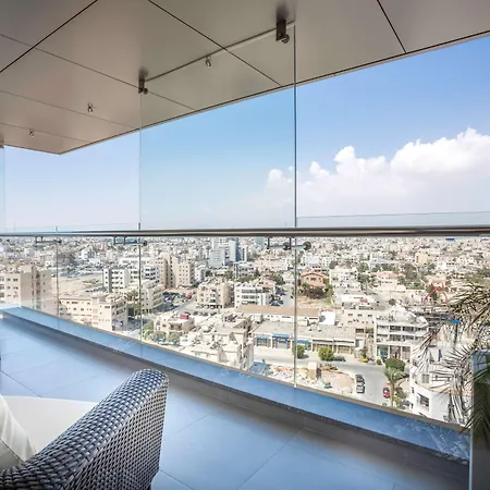 فندق راديسون بلو، 5*