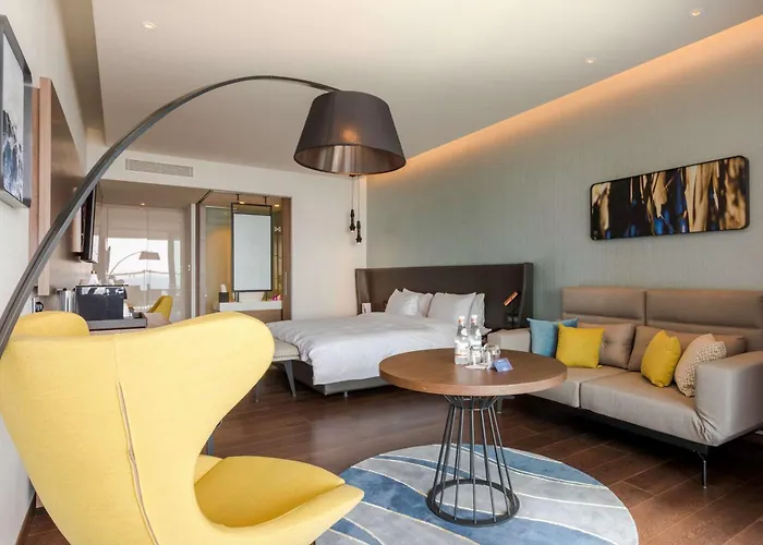 Radisson Blu Hotel, 5* Larnaca